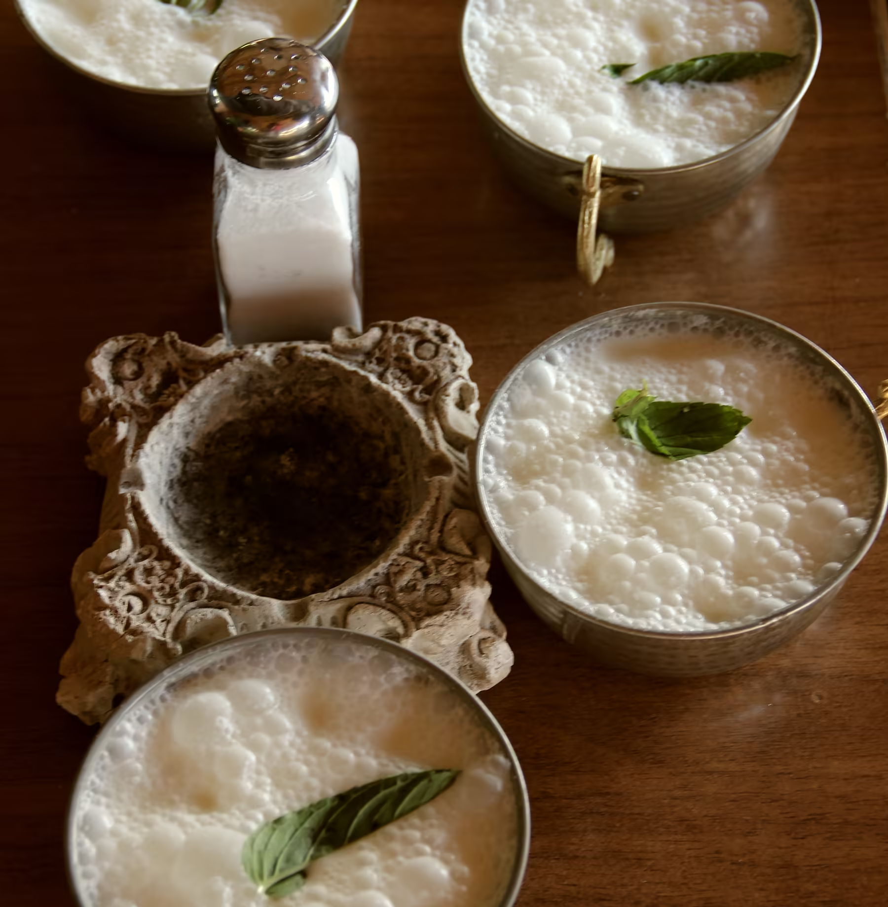 Bardakta naneli ayran
